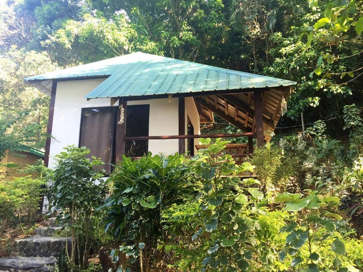 Garden Bay Beach Resort El Nido Bagian luar foto